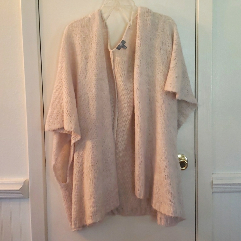 True Craft Large off white lightweight short sleeve around should sweater top